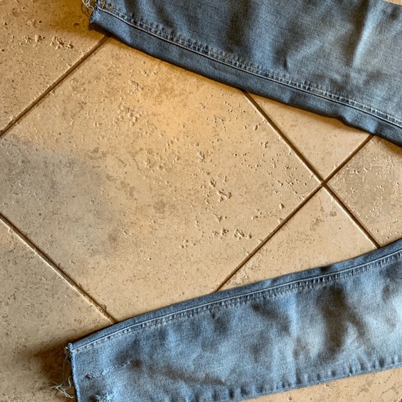 ⚡️SALE⚡️Distressed Rockstar Jeans - Picture 3 of 5